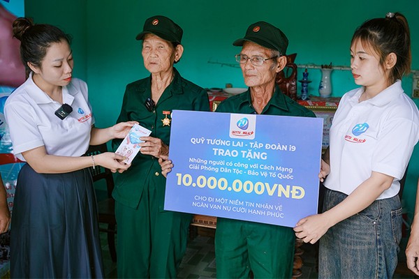 Hình ảnh tiền và máy tính tượng trưng cho quản lý vốn cá cược