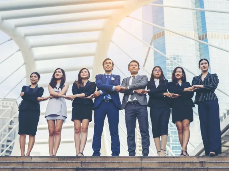 Hình ảnh minh họa một người đang ôm đầu, thể hiện sự căng thẳng và trầm cảm do cờ bạc